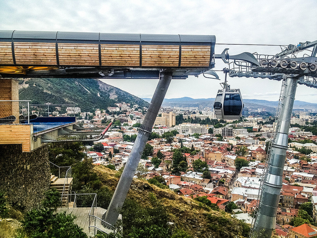 http://travelask.ru/system/images/files/000/003/345/wysiwyg/Aerial_Tramway_in_Tbilisi.jpg?1405151919