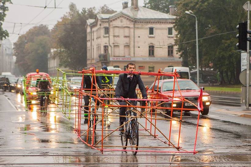 Блог - Велоперформанс активистов из Let’s Bike it в Латвии. Велоперформанс активистов из Let’s Bike it в Латвии.
