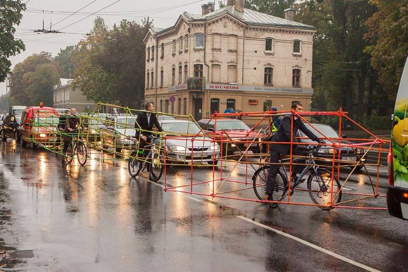 Блог - Велоперформанс активистов из Let’s Bike it в Латвии. Велоперформанс активистов из Let’s Bike it в Латвии.