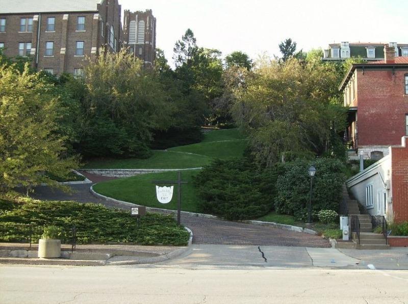 Блог - 5 самых необычных улиц мира, занесенных в Книгу Рекордов Гиннеса 5 самых необычных улиц мира, занесенных в Книгу Рекордов Гиннеса