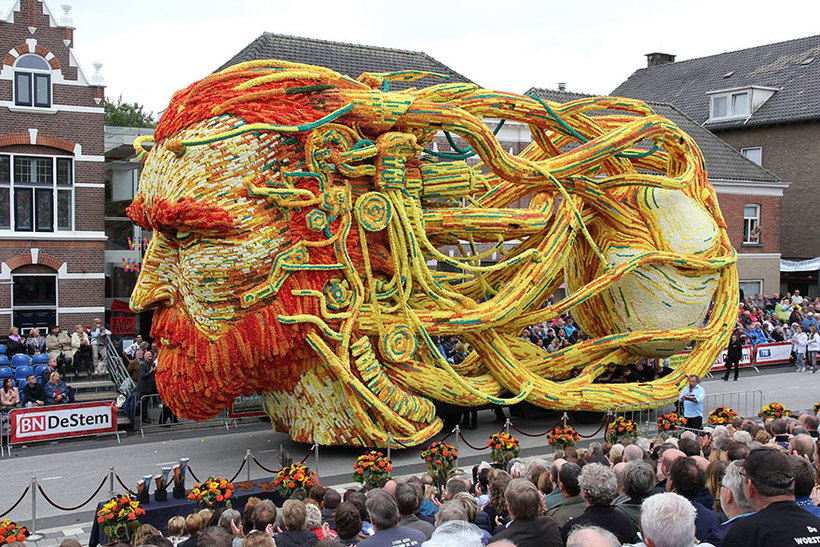 19 гигантских скульптур из цветов в честь Ван Гога. Это настоящий взрыв мозга!