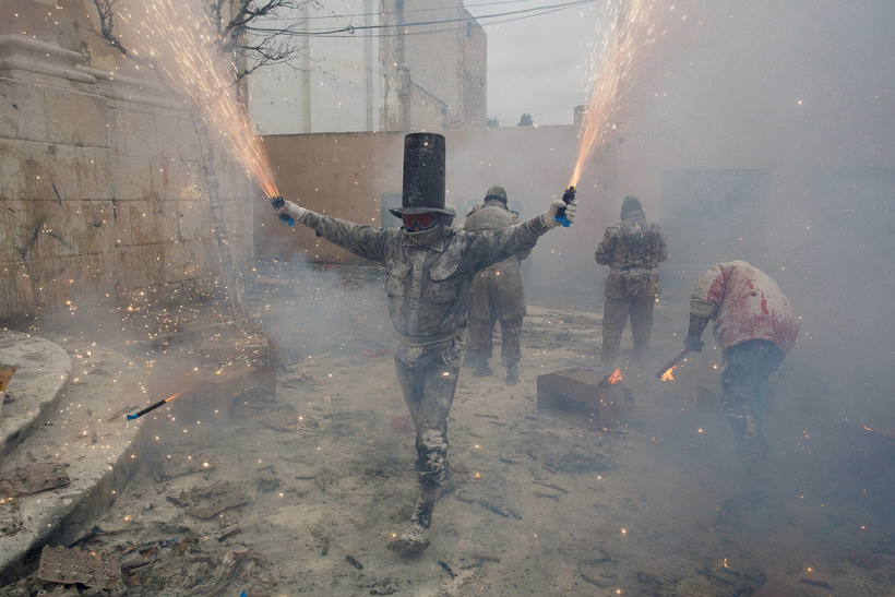 Блог - Мучной военный переворот. Очень странный, но веселый фестиваль! Мучной военный переворот. Очень странный, но веселый фестиваль!