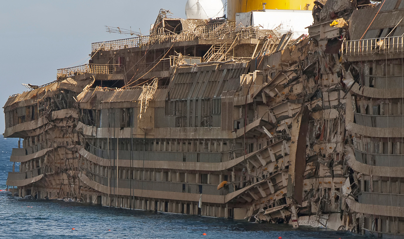 Блог - Как сейчас выглядит внутри лайнер Costa Concordia, потерпевший крушение в 2012 году Как сейчас выглядит внутри лайнер Costa Concordia, потерпевший крушение в 2012 году