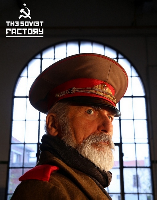 Блог - 9 увлекательных снимков советских вечеринок, которые проводят в Париже 9 увлекательных снимков советских вечеринок, которые проводят в Париже