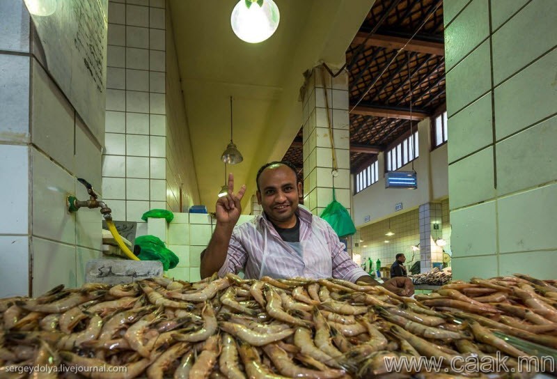 Путешественник показал, как и чем торгуют на рынке в Кувейте