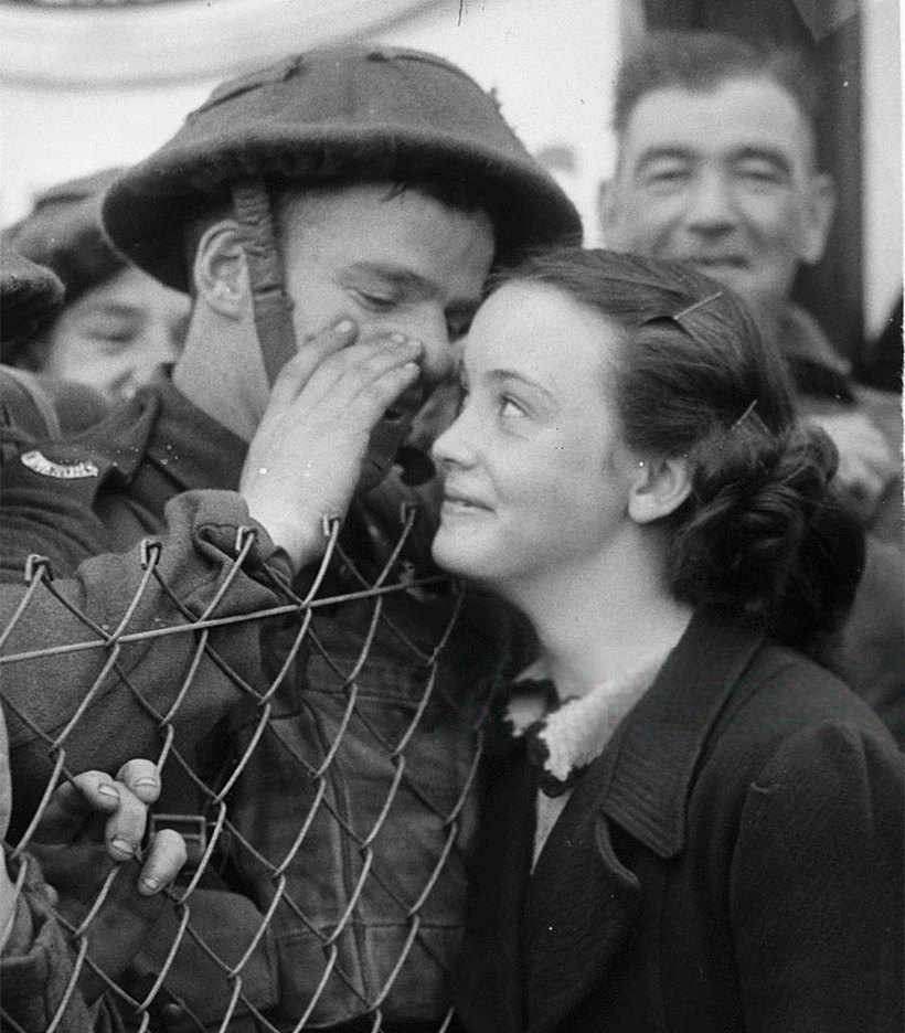 Блог - 20 исторических снимков о любви во время войны в разных странах 20 исторических снимков о любви во время войны в разных странах
