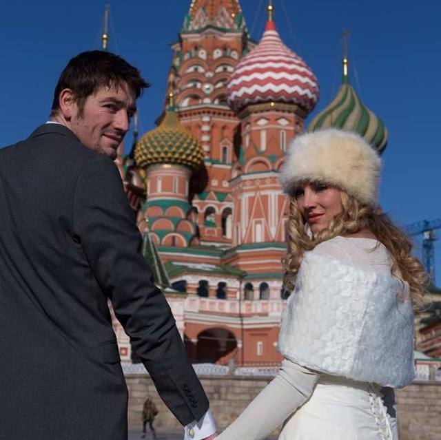 Блог - Пара променяла роскошную свадьбу на незабываемые церемонии в 8 разных уголках мира Пара променяла роскошную свадьбу на незабываемые церемонии в 8 разных уголках мира