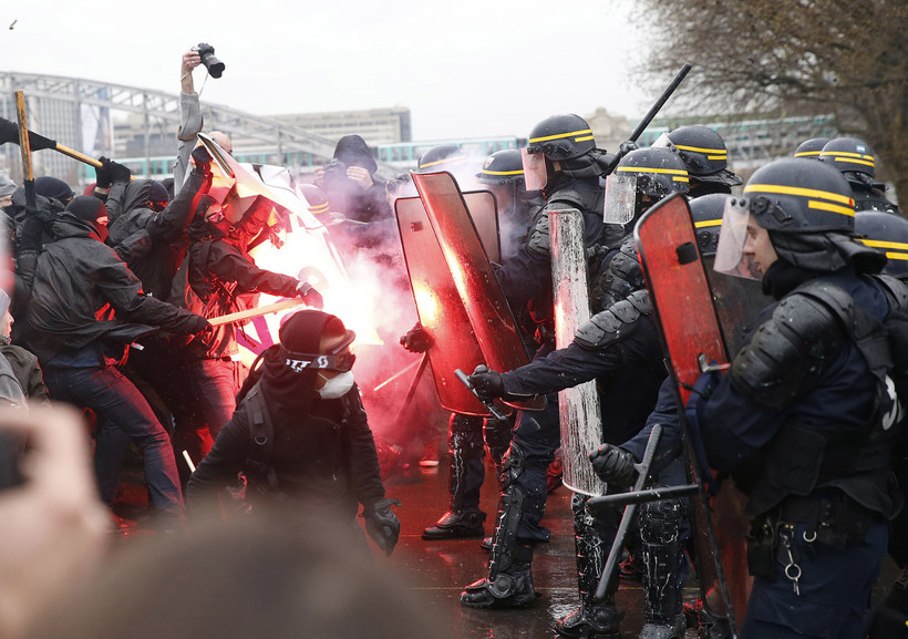 Блог - 18 пугающих снимков протестов во Франции 18 пугающих снимков протестов во Франции