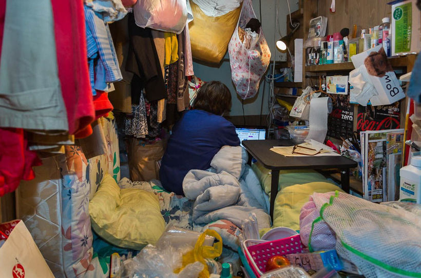 13 снимков о том, как японцам живется в капсулах