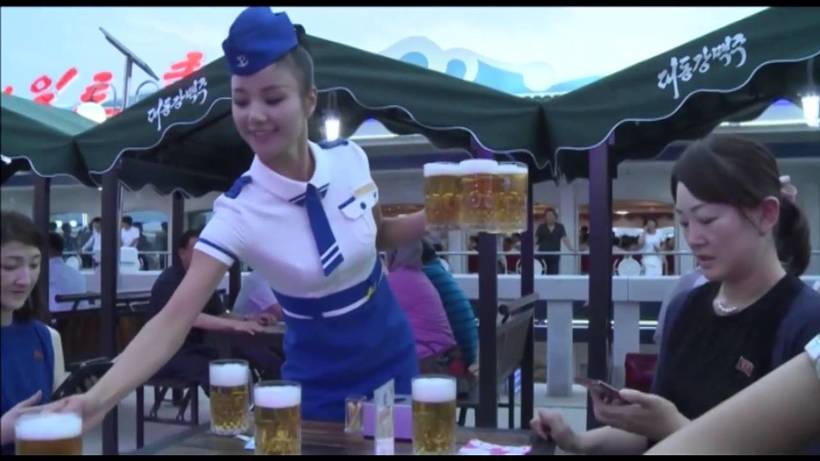 Блог - 17 любопытных фото с первого пивного фестиваля в Северной Корее 17 любопытных фото с первого пивного фестиваля в Северной Корее