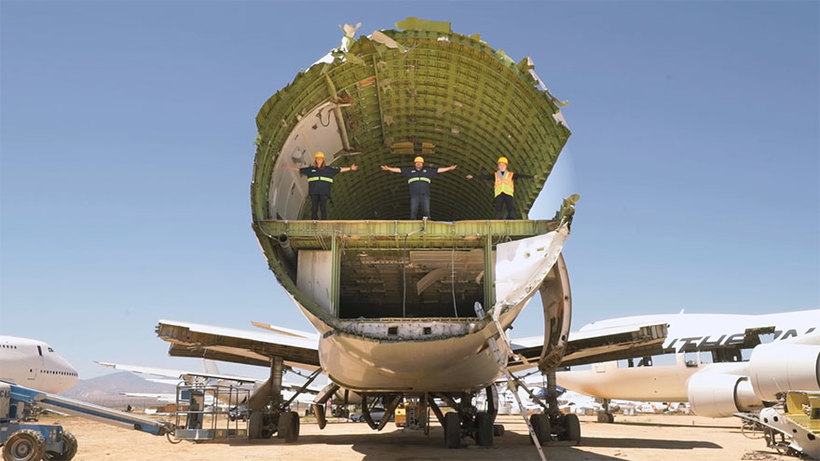 Блог - На культовом Burning Man самолет Boeing 747 превратили в самую большую арт-машину в истории На культовом Burning Man самолет Boeing 747 превратили в самую большую арт-машину в истории
