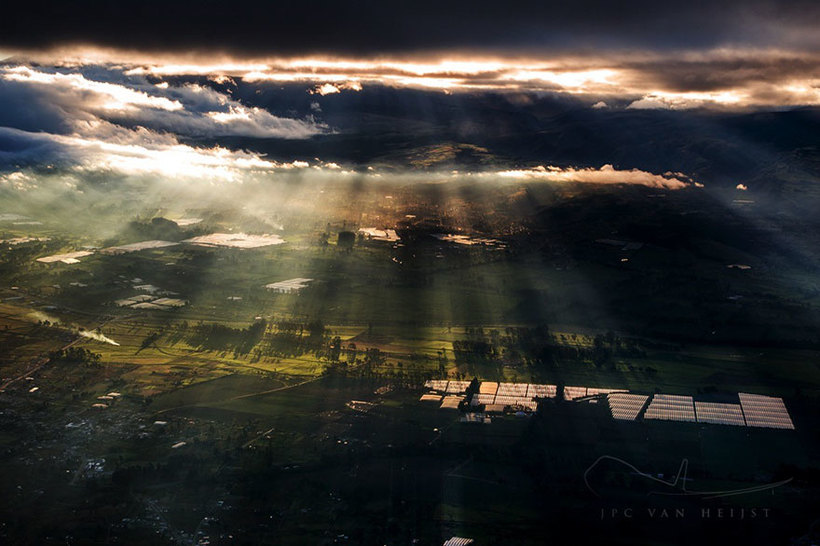 10 умопомрачительных фотографий неба и штормов от пилота Боинга 747