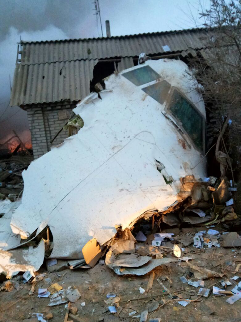 Блог - Упавший турецкий Boeing разрушил половину поселка в Киргизии: кадры с места трагедии Упавший турецкий Boeing разрушил половину поселка в Киргизии: кадры с места трагедии