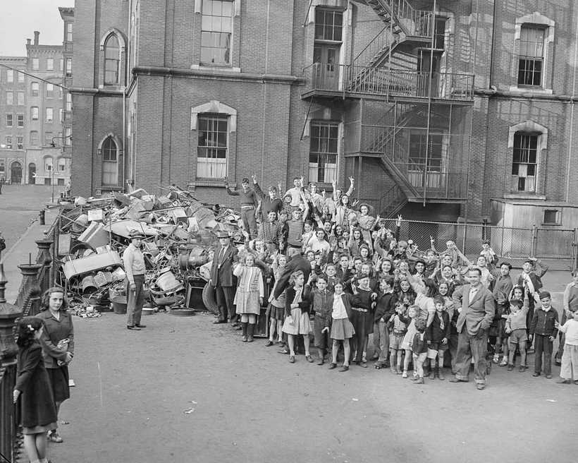 Блог - 1942 год: Как американцы собирали металлолом для военной промышленности 1942 год: Как американцы собирали металлолом для военной промышленности