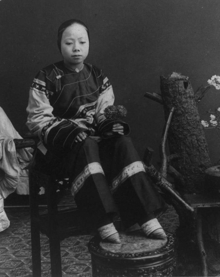 Блог - 31 немыслимая фотография «лотосовых ножек» китайских женщин 31 немыслимая фотография «лотосовых ножек» китайских женщин