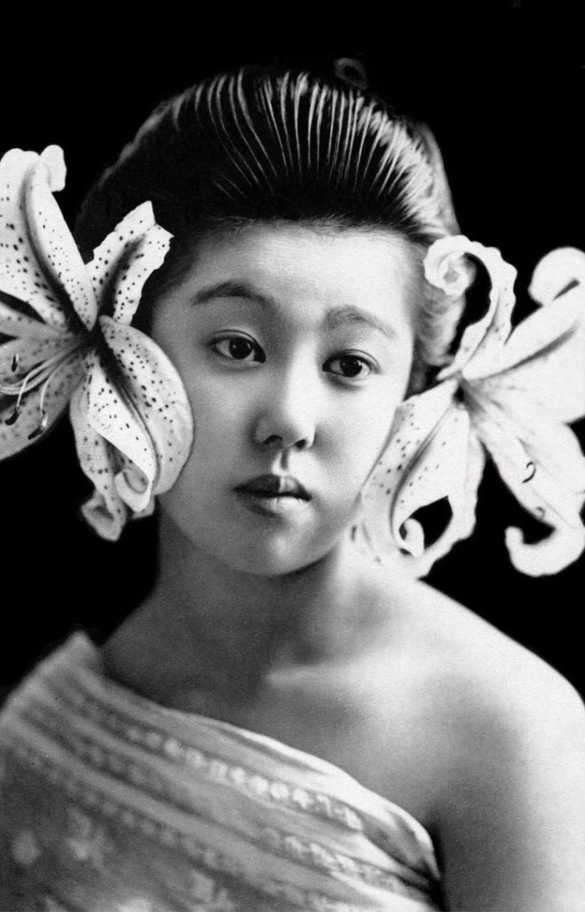 Блог - Гейши без кимоно: 18 студийных фотографий молодых гейш в непривычных образах Гейши без кимоно: 18 студийных фотографий молодых гейш в непривычных образах