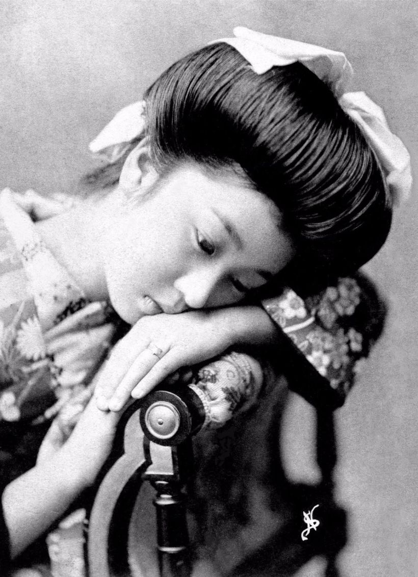 Блог - Гейши без кимоно: 18 студийных фотографий молодых гейш в непривычных образах Гейши без кимоно: 18 студийных фотографий молодых гейш в непривычных образах