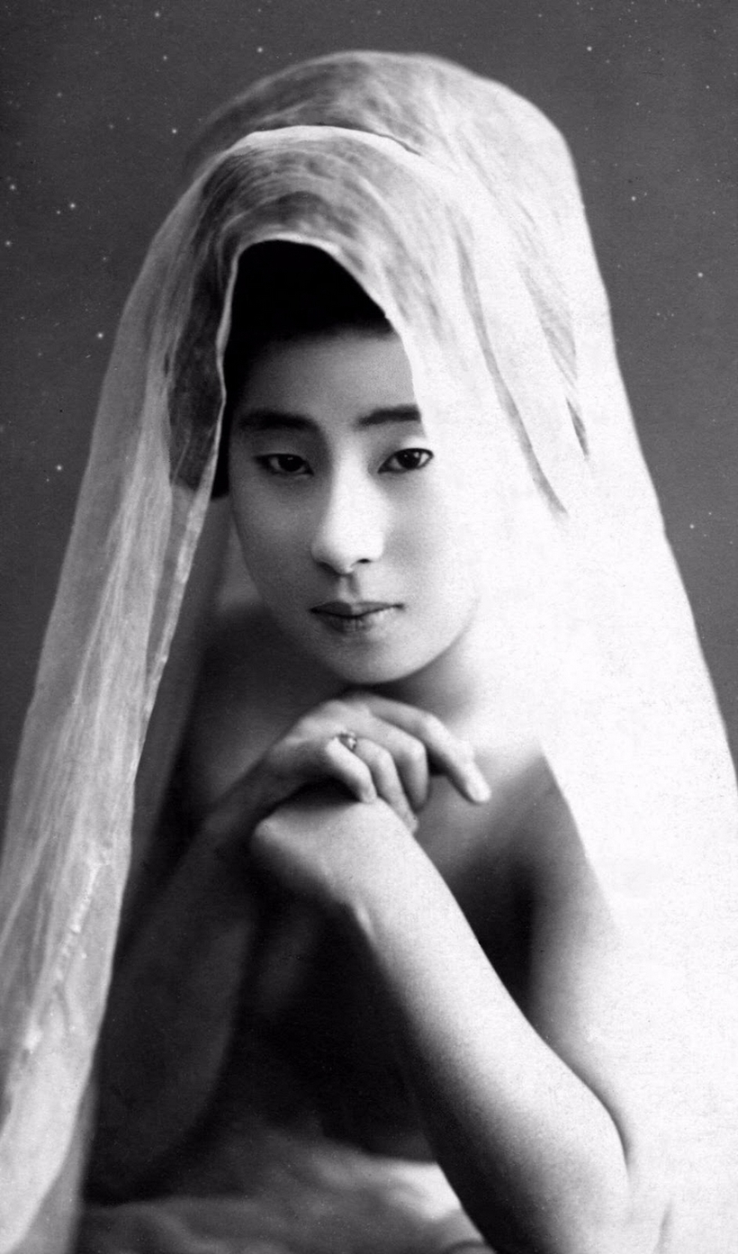 Блог - Гейши без кимоно: 18 студийных фотографий молодых гейш в непривычных образах Гейши без кимоно: 18 студийных фотографий молодых гейш в непривычных образах