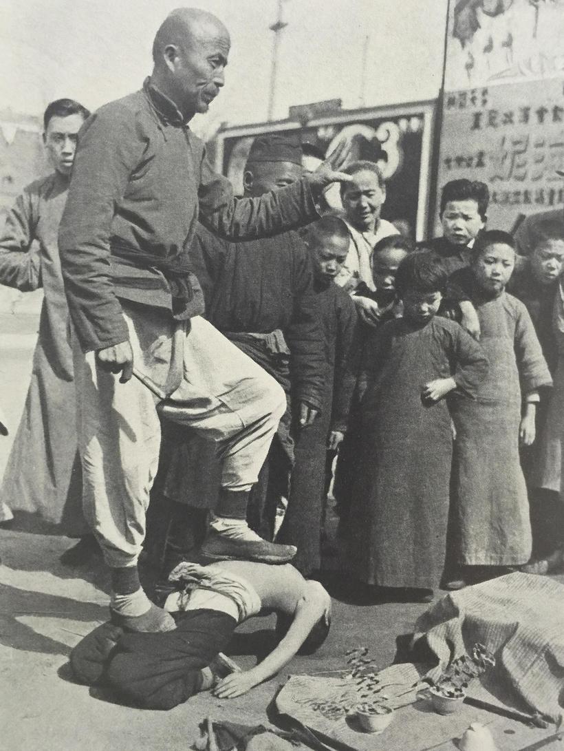 Блог - 22 правдивые фотографии, рассказывающие о жизни в Китае в начале прошлого века 22 правдивые фотографии, рассказывающие о жизни в Китае в начале прошлого века