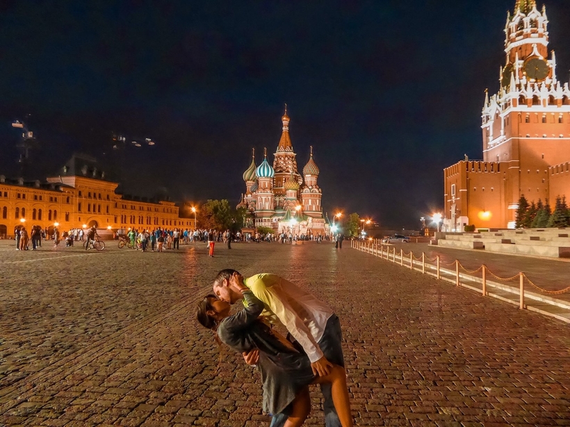Блог - Влюбленные, которых разделяло 13000 км, делали одинаковое фото в разных уголках мира Влюбленные, которых разделяло 13000 км, делали одинаковое фото в разных уголках мира