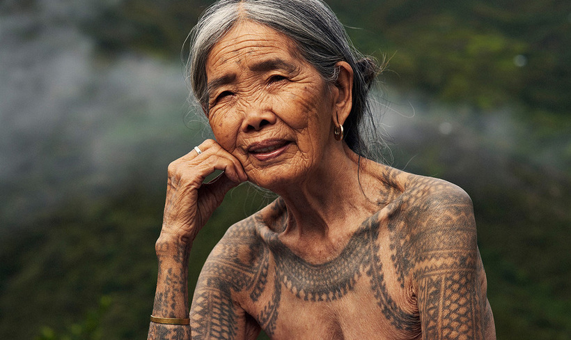 Блог - Фотограф делает драматические фото племен, которые вымирают Фотограф делает драматические фото племен, которые вымирают