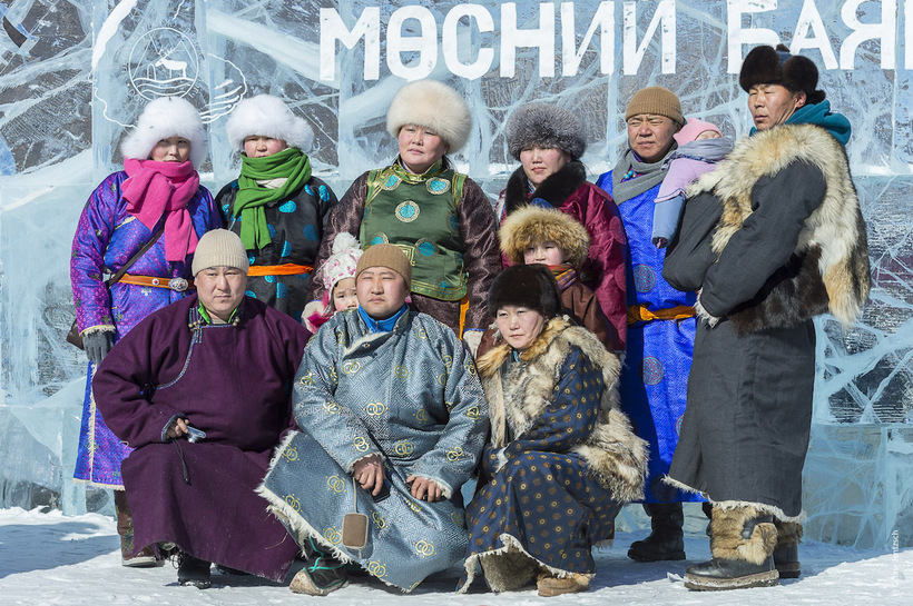 Блог - Фотограф показала снимки удивительного фестиваля льда на замерзшем монгольском озере Фотограф показала снимки удивительного фестиваля льда на замерзшем монгольском озере