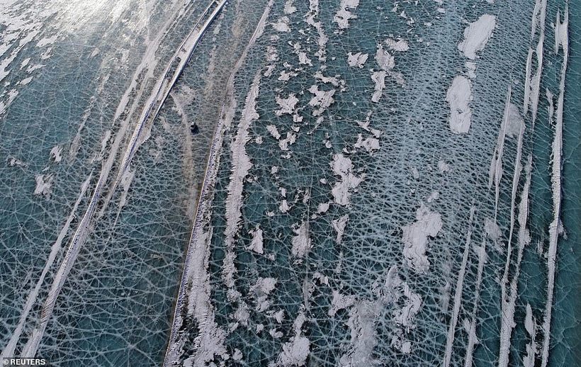 Блог - Бесстрашные и невозмутимые русские: британцы поразились ледяным переправам в Сибири Бесстрашные и невозмутимые русские: британцы поразились ледяным переправам в Сибири