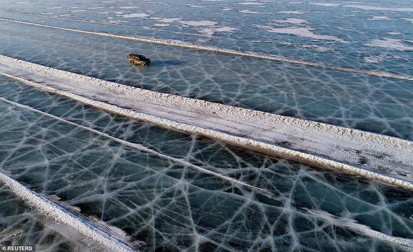 Блог - Бесстрашные и невозмутимые русские: британцы поразились ледяным переправам в Сибири Бесстрашные и невозмутимые русские: британцы поразились ледяным переправам в Сибири