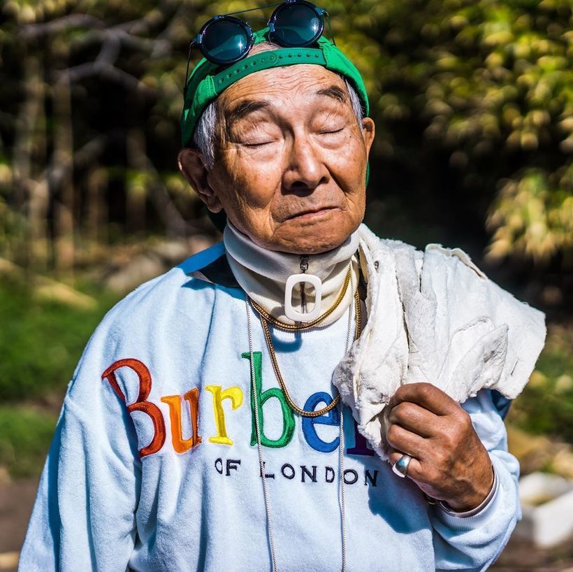 Блог - 84-летний японец стал новой звездой Инстаграма, фотографируясь в одежде своего внука 84-летний японец стал новой звездой Инстаграма, фотографируясь в одежде своего внука