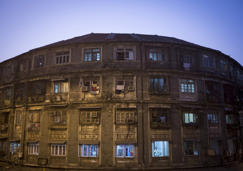 От грязных трущоб до шикарных кондоминиумов: вот как живут и платят за жилье в Мумбаи 