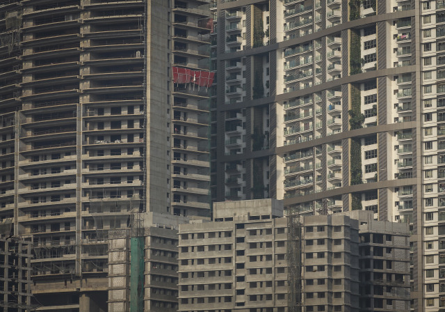 От грязных трущоб до шикарных кондоминиумов: вот как живут и платят за жилье в Мумбаи 