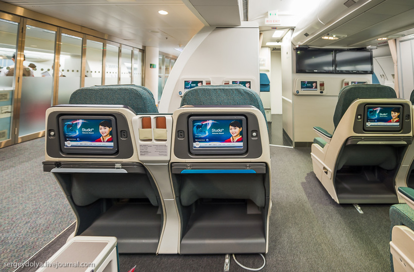 Как тренируют бортпроводников? 