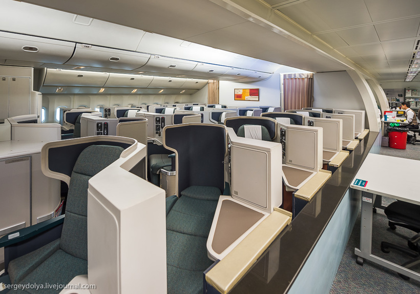 Как тренируют бортпроводников? 