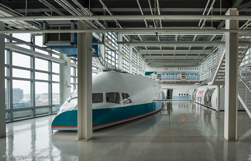 Как тренируют бортпроводников? 