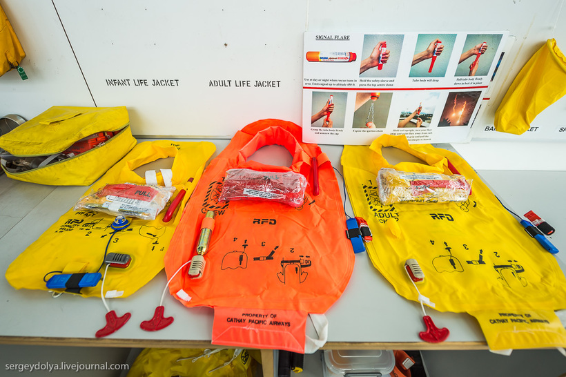 Как тренируют бортпроводников? 