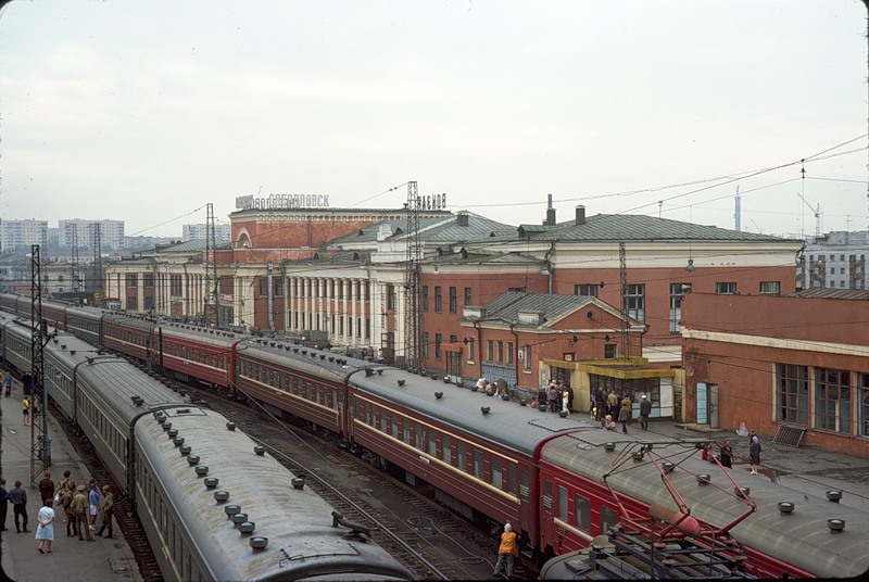 Блог - Француз снял СССР из окна поезда в 1975 году Француз снял СССР из окна поезда в 1975 году