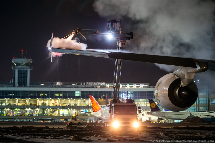 Как обслуживают самый большой самолет 