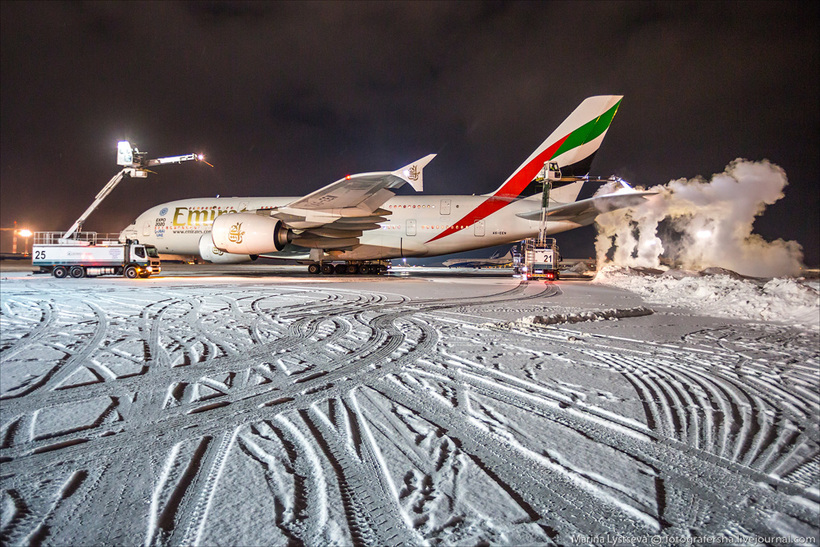 Как обслуживают самый большой самолет 