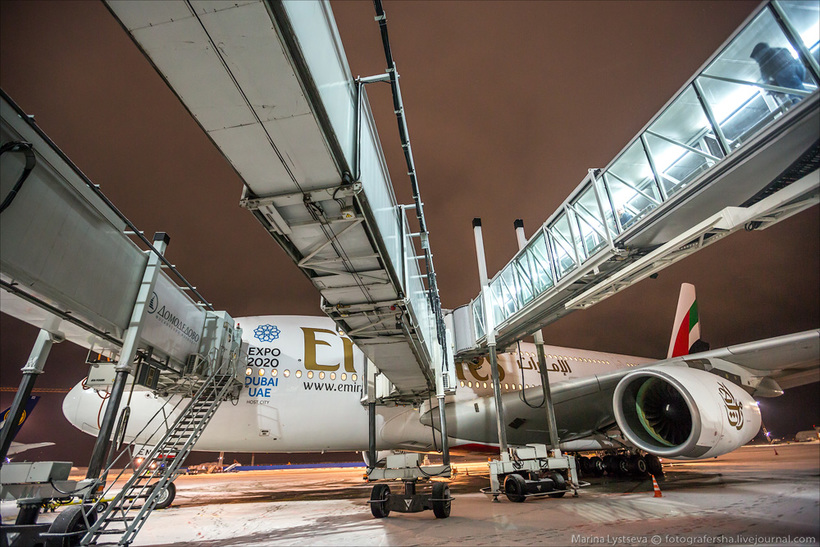 Как обслуживают самый большой самолет 