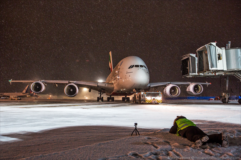 Как обслуживают самый большой самолет 