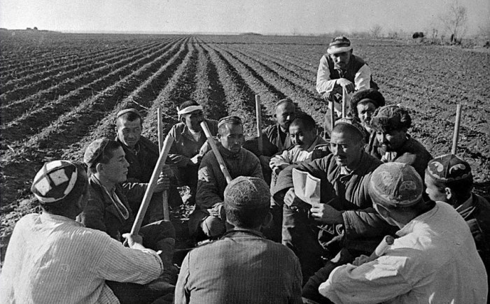 Блог - 20 драматических фото коллективизации 30-40-х годов в СССР, которые стоит увидеть 20 драматических фото коллективизации 30-40-х годов в СССР, которые стоит увидеть