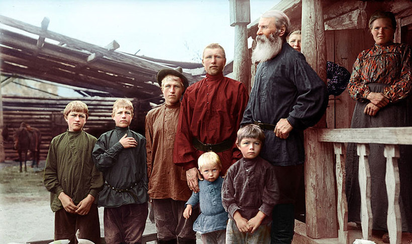 25 сенсационных раскрашенных снимков о том, как жили русские люди в 1900-1965 годах