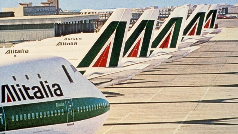 Самолет авиакомпании AlItalia