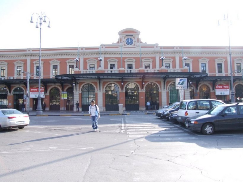 Центральный железнодорожный вокзал Bari Centrale