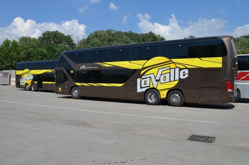 Автобус компании LaValle