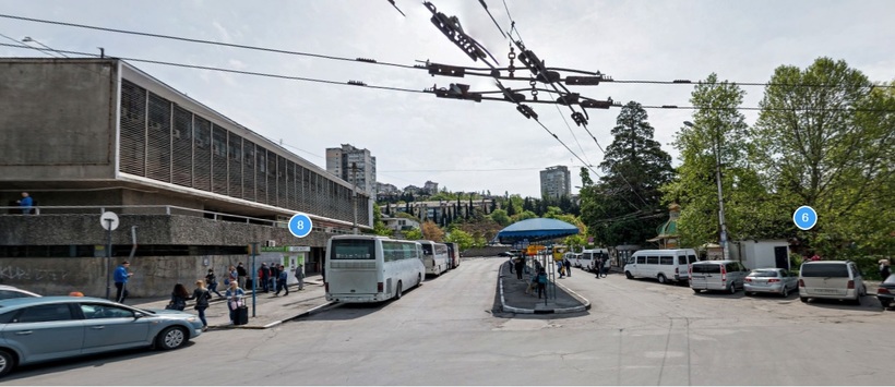 Автовокзал в Ялте и конечная остановка автобусов и троллейбусов