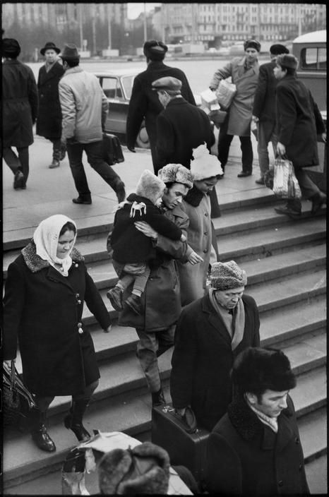 Блог - 15 атмосферных фотографий о жизни советских граждан от Анри Картье-Брессона 15 атмосферных фотографий о жизни советских граждан от Анри Картье-Брессона