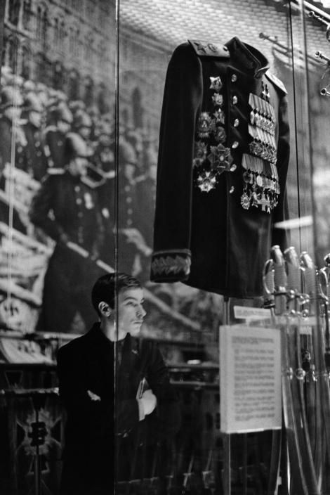 Блог - 15 атмосферных фотографий о жизни советских граждан от Анри Картье-Брессона 15 атмосферных фотографий о жизни советских граждан от Анри Картье-Брессона