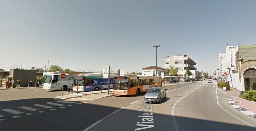 Автостанция в Местре, за ней дальше по улице вокзал