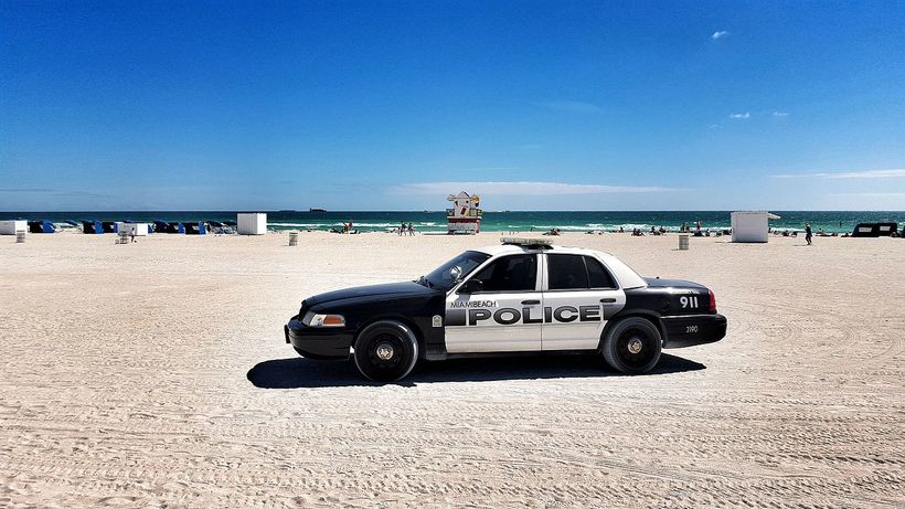 Полиция <span class='relinker'>Майами</span> Бич
